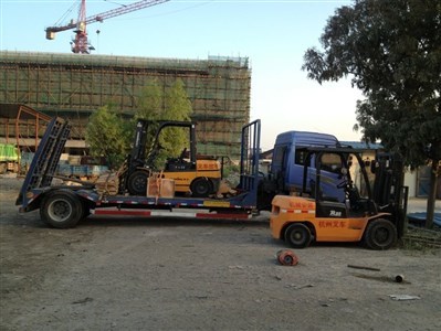杨树浦路高空吊装与平凉路叉车出租装卸服务全解析